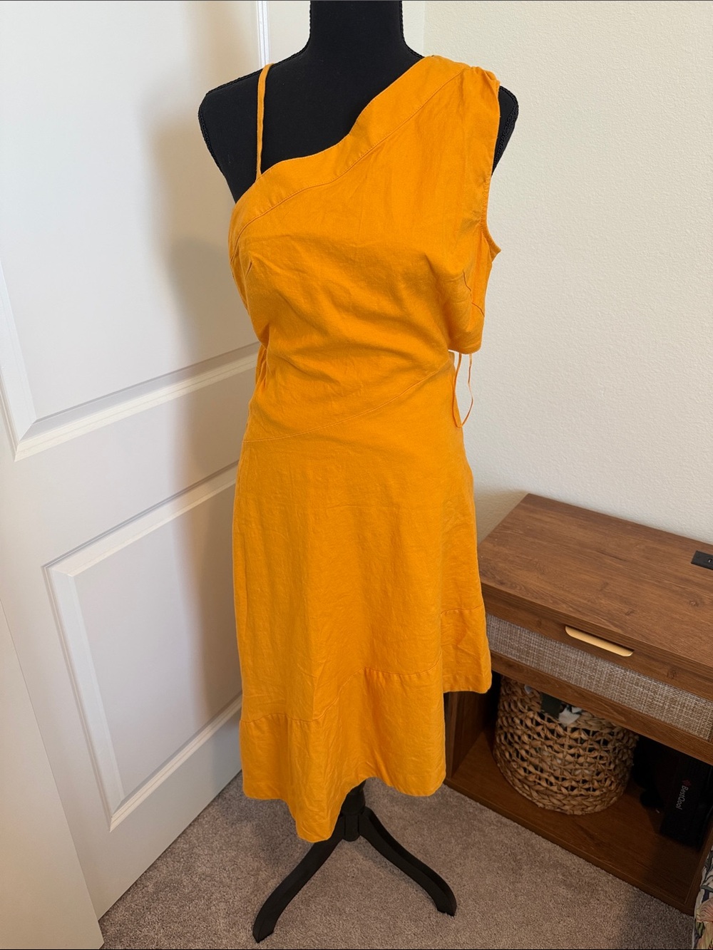 Women’s One-Shoulder Yellow Dress